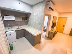 a kitchen with a sink and a counter at Equilíbrio PARK VEREDAS - Rio Quente-Goias in Rio Quente