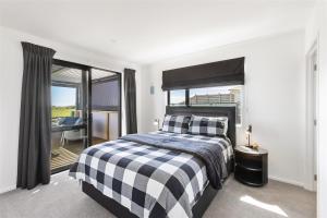 Postel nebo postele na pokoji v ubytování Driftwood Dreams