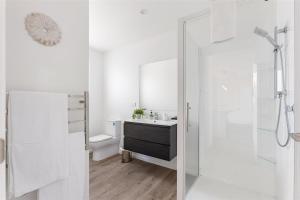 Koupelna v ubytování Driftwood Dreams + 11 fotografií