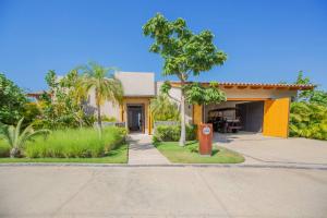 Aed väljaspool majutusasutust 4 bd Beach Chic Villa Ocean View