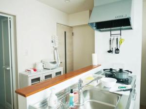 Η κουζίνα ή μικρή κουζίνα στο (A5)NEW OPEN☆中心エリアへ好アクセス　格安＆美室で快適空間　サービスアパ―トメントSAPPORO南8条A5
