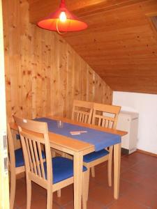 a dining room with a blue table and chairs at Ferienwohnung Nationalparkblick in Spiegelau
