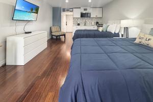 Кухня или мини-кухня в Golf and Tennis Community Studio - Peaceful Pond Paradise - Pet friendly
