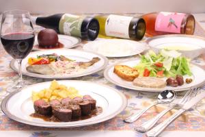 Mad på resortet eller i nærheden