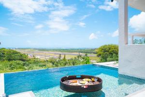 a swimming pool with a wicker basket in the middle of a swimming pool at Coolidge Cottages in Osbourn