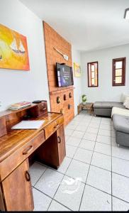 Et tv og/eller underholdning på Residencial Nosso Sonho - Aptos Completos 150m do Mar com Piscina