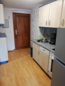 Kuchyň nebo kuchyňský kout v ubytování Kleine Ferienwohnung In Freital Bei Dresden