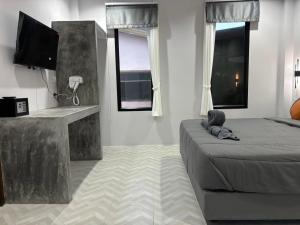 Μια τηλεόραση ή/και κέντρο ψυχαγωγίας στο Tonmai Suites III