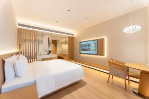 Μια τηλεόραση ή/και κέντρο ψυχαγωγίας στο Hangzhou Tonglu Fuchun River Blossom Hill Hotel