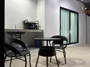 Η κουζίνα ή μικρή κουζίνα στο Tonmai Suites III