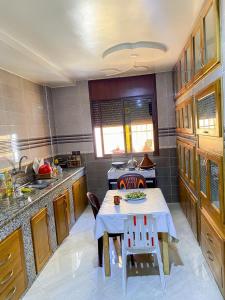 Nhà bếp/bếp nhỏ tại tayri surf house