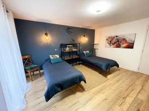 Postel nebo postele na pokoji v ubytování Gîte de charme avec jardin clos et animaux acceptés - FR-1-381-640