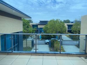 Un balcon sau o terasă la 森林城市高尔夫别墅中式度假别墅