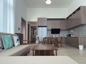 O bucătărie sau chicinetă la 森林城市高尔夫别墅中式度假别墅