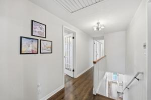 Ένα μπάνιο στο Kansas Cape Cottage +55 φωτογραφίες