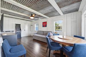 Χώρος καθιστικού στο Kansas Cape Cottage