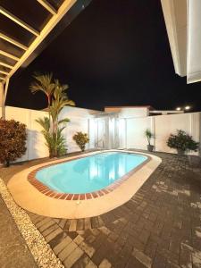 Πισίνα στο ή κοντά στο Family home in Bejuco with pool and beach access