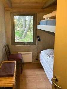 Ένα ή περισσότερα κρεβάτια σε δωμάτιο στο Summer House With Fields And Fjord Views