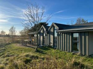 Το κτήριο όπου στεγάζεται  η παραθεριστική κατοικία +14 φωτογραφίες