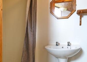 Koupelna v ubytování Lochearnhead Loch Side + 18 fotografií