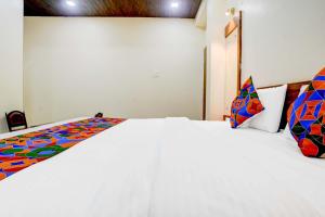 Postel nebo postele na pokoji v ubytování Hotel Queen Inn