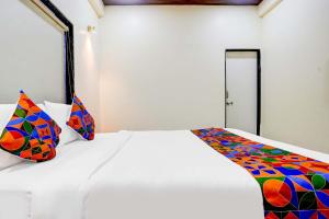 Postel nebo postele na pokoji v ubytování Hotel Queen Inn + 21 fotografií