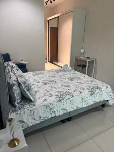 Ένα ή περισσότερα κρεβάτια σε δωμάτιο στο Transit KLIA Private room w attached bathroom