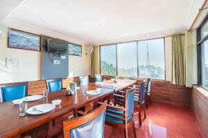 Μια τηλεόραση ή/και κέντρο ψυχαγωγίας στο Pure Veg Snow Crest Inn