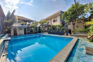 Πισίνα στο ή κοντά στο Urbanview Hotel Gumilang Puncak