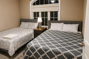 Postel nebo postele na pokoji v ubytování Home in Brampton