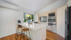 Kuchyň nebo kuchyňský kout v ubytování Lilly Pilly - Bangalow - 15 mins drive to Beach