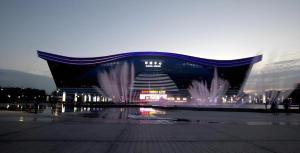 ein großes Gebäude mit einem Brunnen davor in der Unterkunft 7Days Premium Chengdu New Century Global Centre New Exhibiton Branch in Chengdu