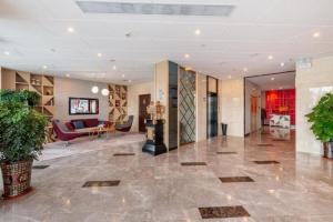 Vstupní hala nebo recepce v ubytování Borrman Hotel Zhongxiang Railway Station Mochou Village