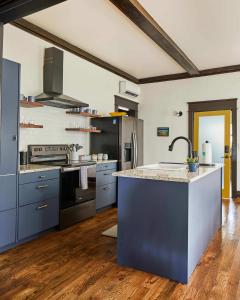 Una cocina grande con gabinetes azules y una encimera. en Apt1Charles - Accessible Access Parking, en Homewood