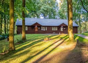 Κήπος έξω από το Woodland Park Lodges