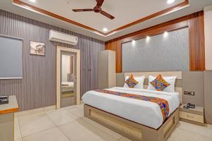 a bedroom with a large bed in a room at Hotel Rohan Palace in Vrindāvan
