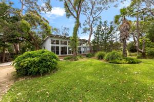 Aed väljaspool majutusasutust Tomorrow Jervis Bay - Waterfront with Swimming Pool