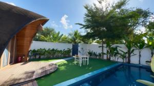 Πισίνα στο ή κοντά στο Found Mansion