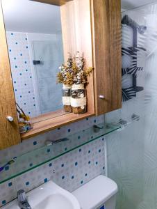 a bathroom with a sink and a mirror at habitacion en casa de familia in Rionegro