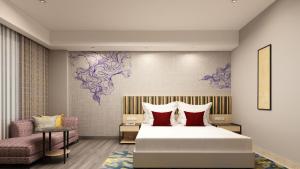 Ένα ή περισσότερα κρεβάτια σε δωμάτιο στο Vivanta Kochi, Aluva