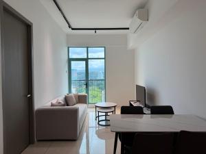 Μια τηλεόραση ή/και κέντρο ψυχαγωγίας στο Bay Suite at Kota Kinabalu - 8Avenue