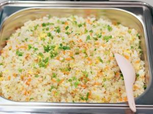 une partie de riz avec un couteau. dans l'établissement GreenTree Eastern Hotel Kashgar Oid City Xiangfei Park, à Kachgar