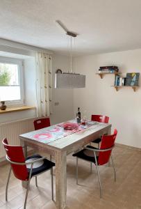 a dining room with a table and chairs at Modern Gemütlich in Pflach