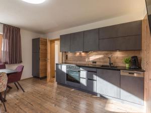 Kuchyň nebo kuchyňský kout v ubytování Ferienwohnung In Brandberg Mit Garten