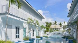 Πισίνα στο ή κοντά στο My BanLao Hotel