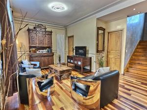 Kuchyň nebo kuchyňský kout v ubytování Majestueuse Résidence à 20 Minutes de Paris