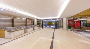 a lobby of a building with a waiting area at GreenTree Alliance Hotel Shenzhen Yantian District Dameisha in Shenzhen