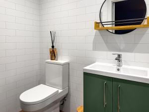 a bathroom with a toilet and a sink at Novena - Uk50586 in Penrith