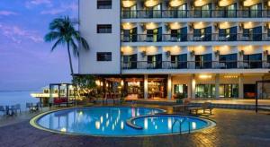 Bazén v ubytování The Loft Seaside Sriracha Hotel nebo v jeho okolí