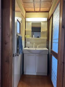 Ένα μπάνιο στο Tora House +31 φωτογραφίες